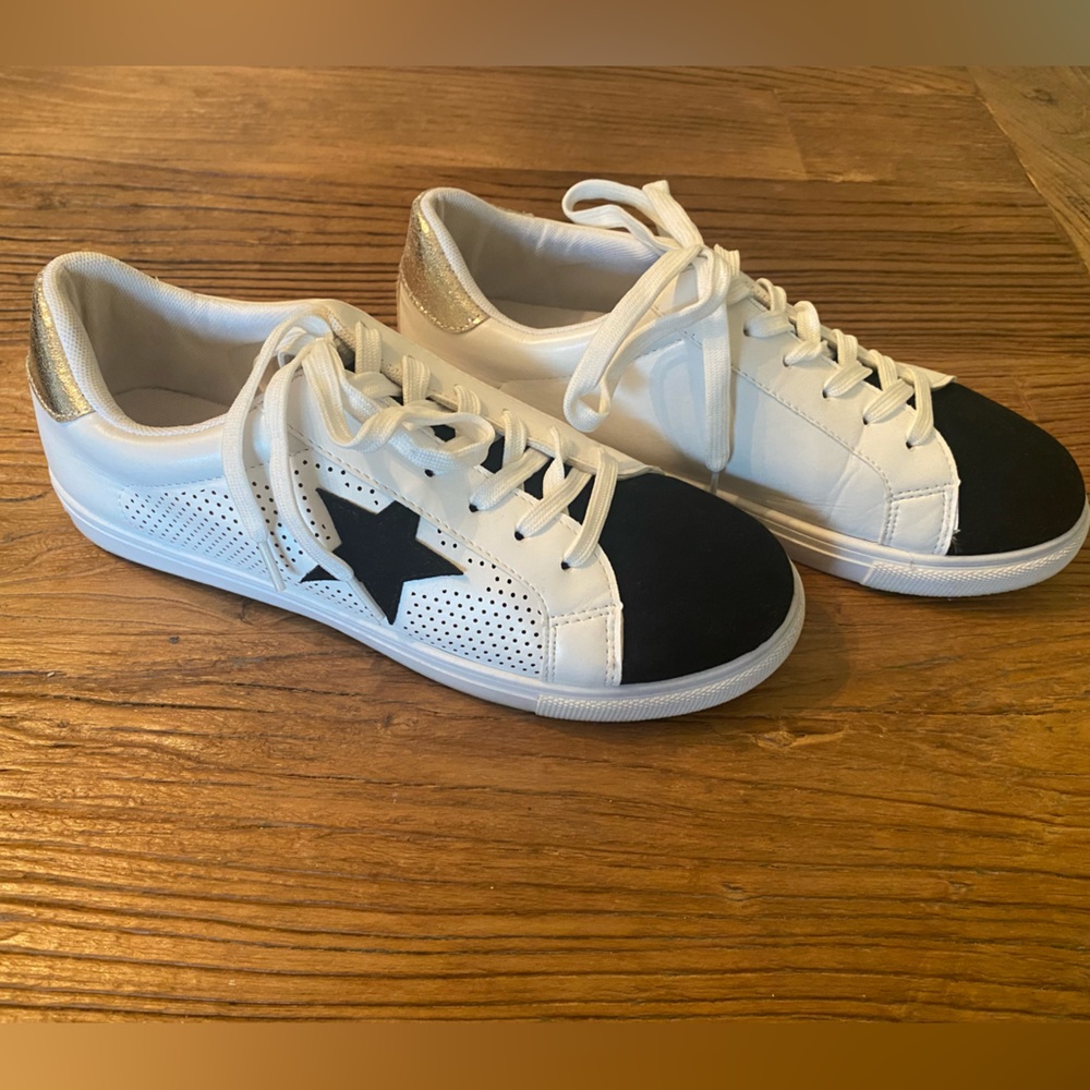 Star shoes. Outwoods Boutique Brand. Women’s size 10